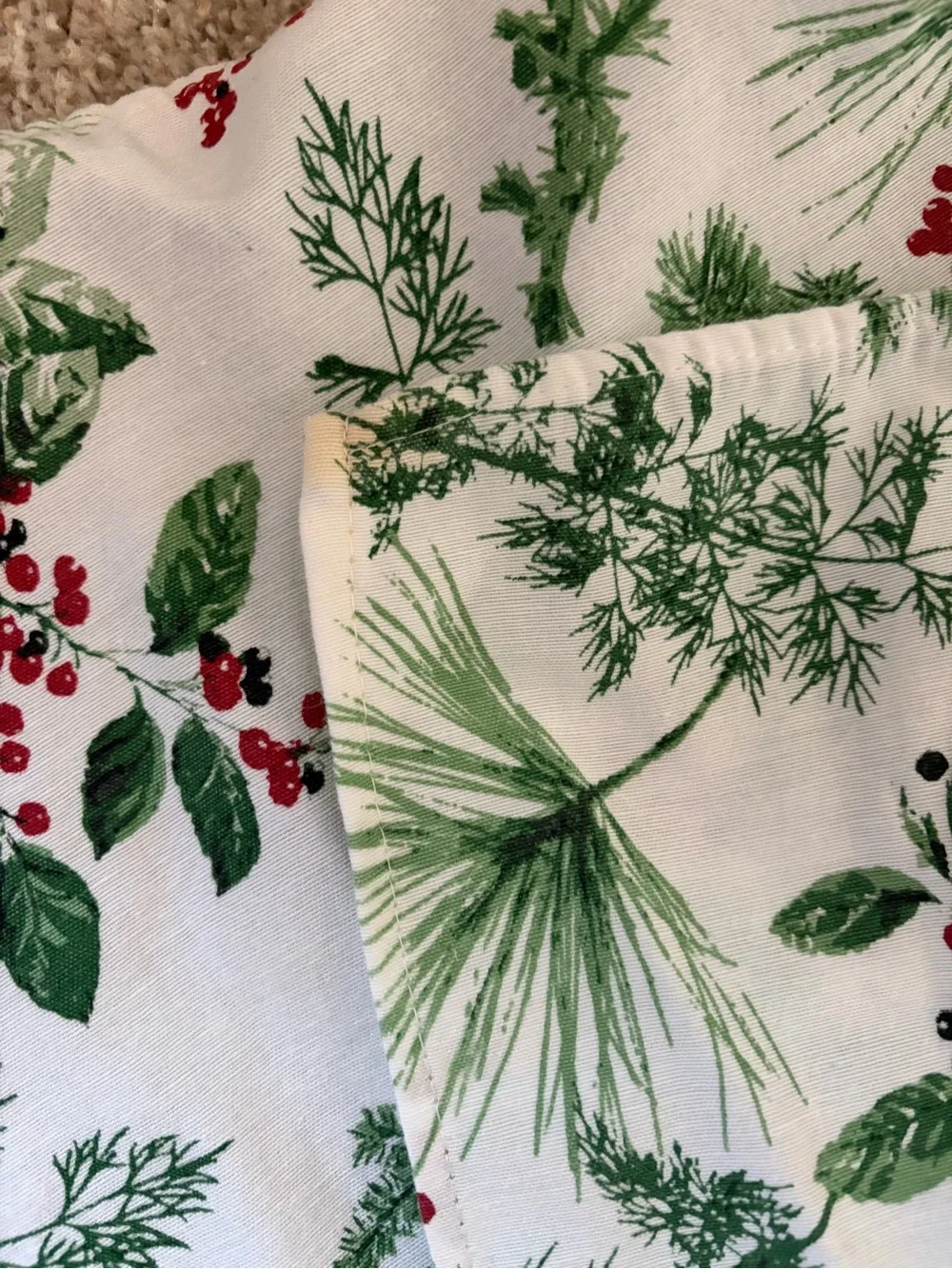 Holiday Pine & Berry Print placemat - White/Green/Red bundle